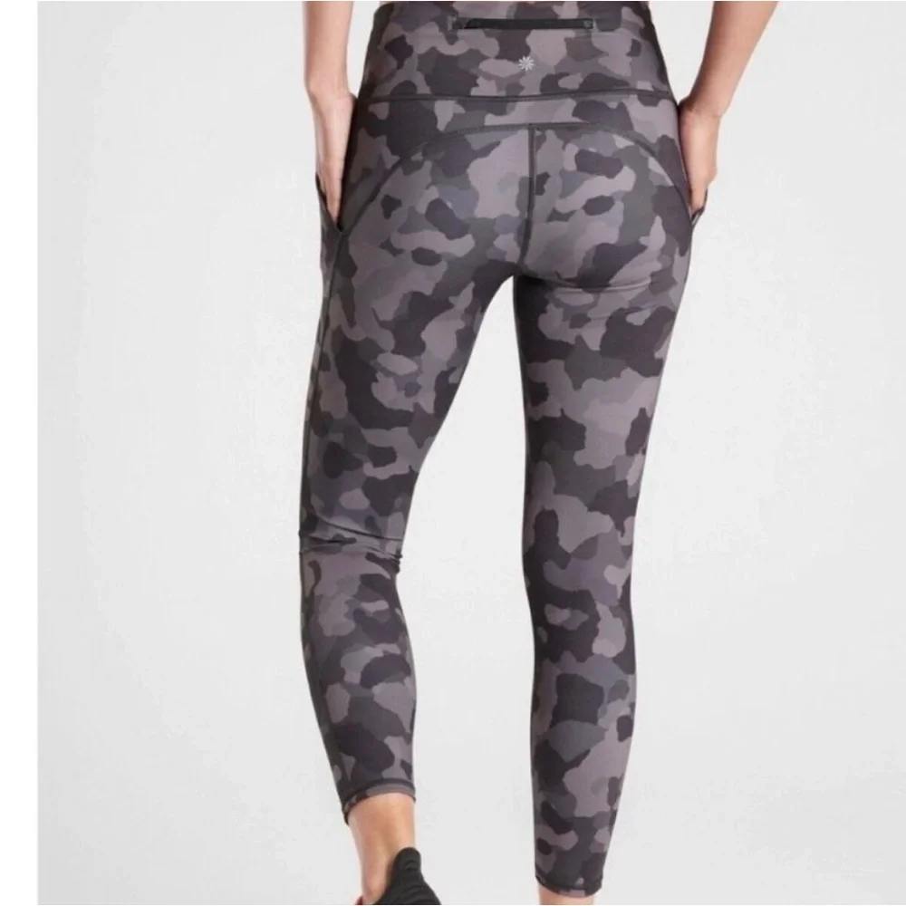Athleta Lightning Stash Pocket Camo 7/8 Tight Leggings